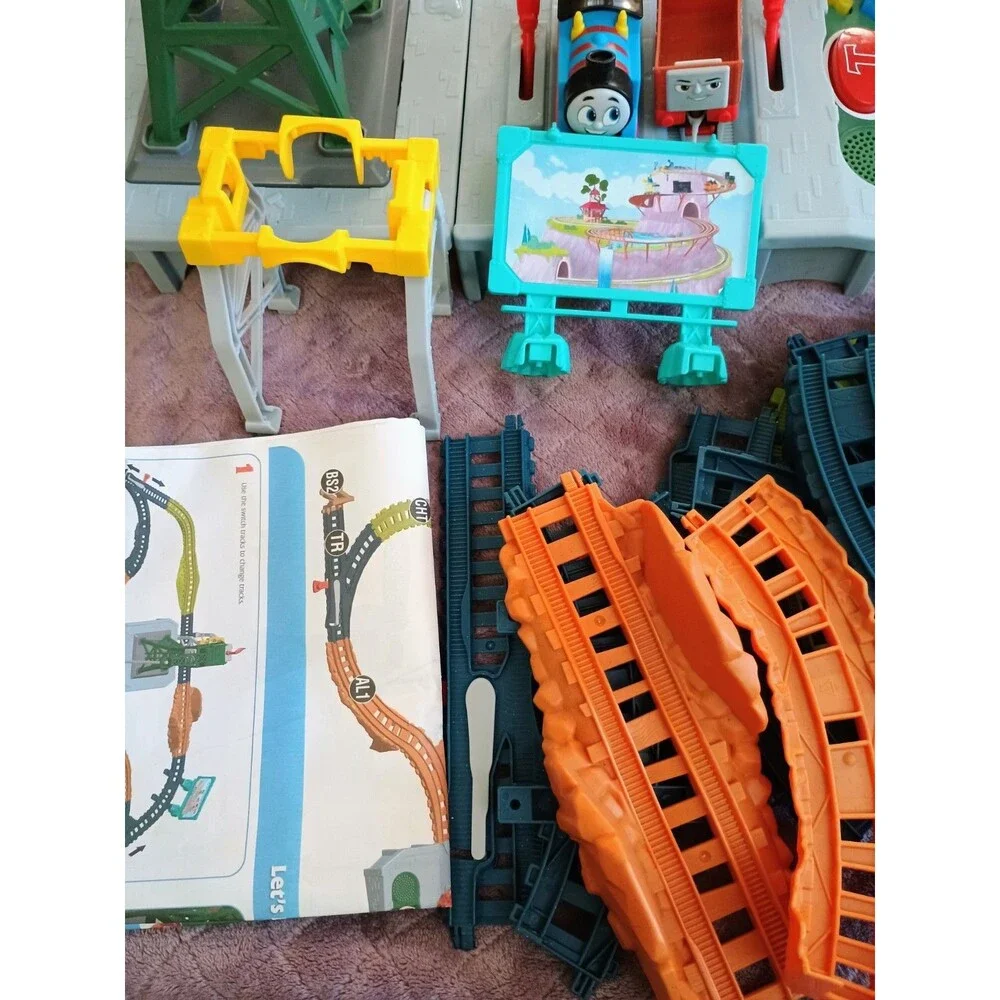 Thomas & Friends Motorized Talking Trains Cargo Crane Set w/ Thomas Engine Track